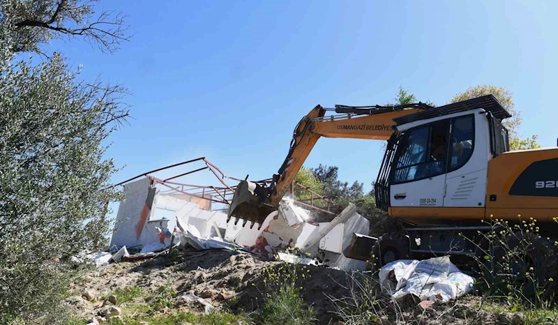 Bursa’da 25 kaçak yapı yıkıldı

