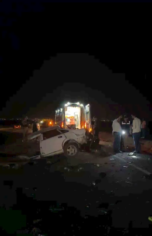 Siverek’te otomobil tıra çarptı: 1 ölü, 1 yaralı
