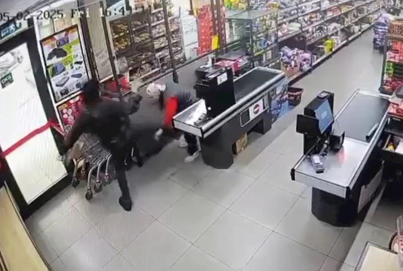 Bayrampaşa’da BİM markette bir kişi, kasiyeri darp etti