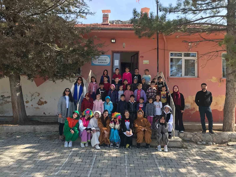 Eğirdirli öğrencilerden köy çocuklarına renkli etkinlikler
