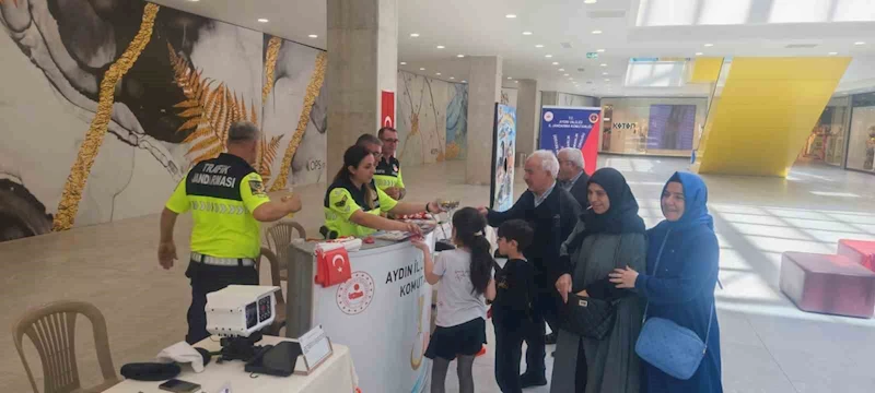 Trafik Jandarmanın standına ilgi yoğun oldu
