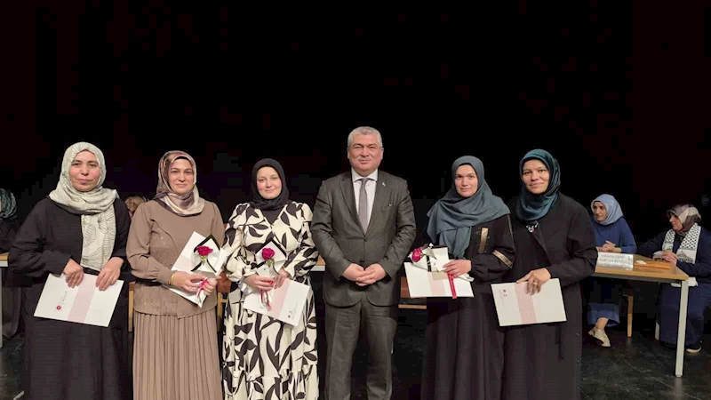 Yetişkin Kur’an kursu öğrencileri bilgilerini yarıştırdı
