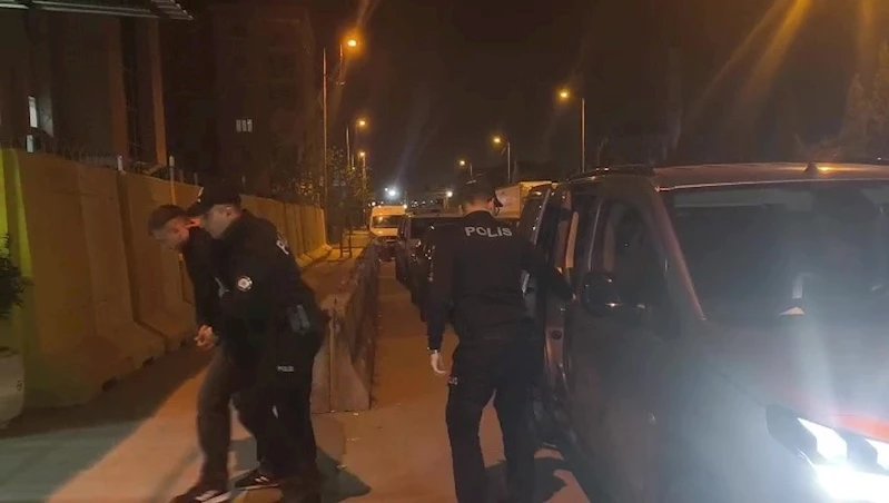 Pendik’te asker eğlencesinde havaya ateş eden şahıs yakalandı
