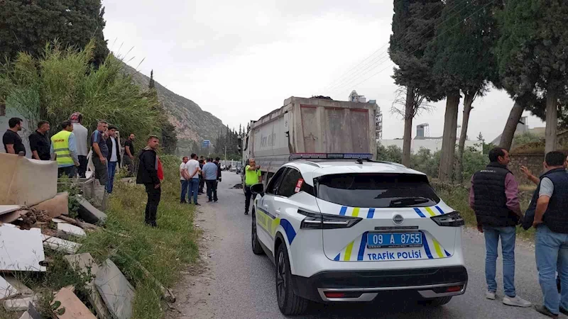 Söke’de feci kaza: Kamyonun çarptığı temizlik işleri personeli hayatını kaybetti
