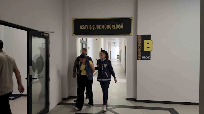 730 bin TL değerinde ziynet eşyası ve nakit para çalan 2 şüpheli yakalandı
