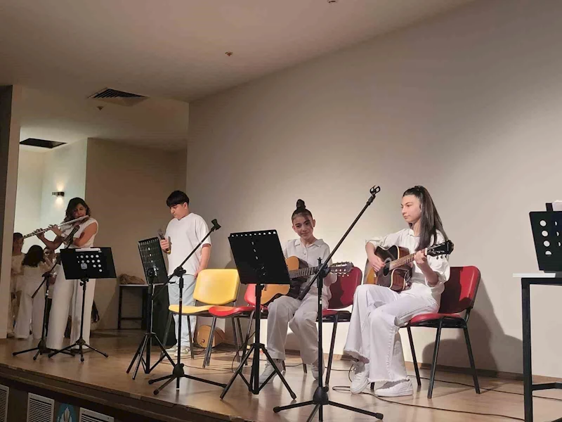 Mesir Ortaokulu öğrencilerinden unutulmaz müzik şöleni
