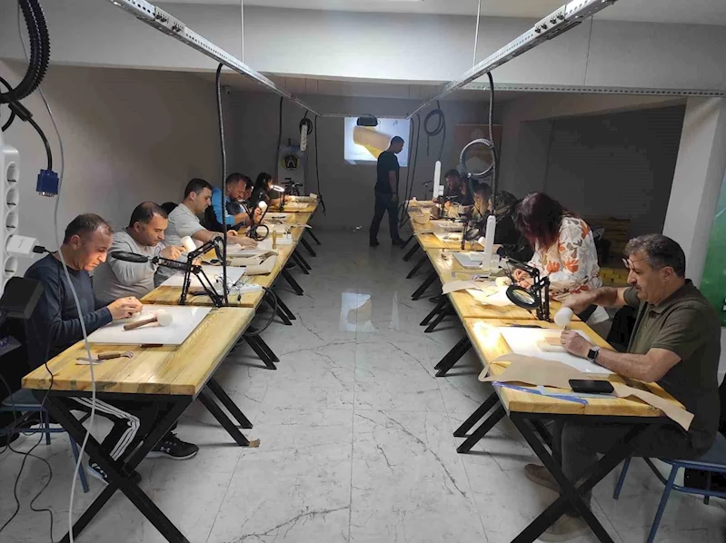 Tavşanlı’da deri işleme atölyesi açıldı
