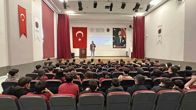 Bilim söyleşilerinde liseli öğrencilerle buluştu
