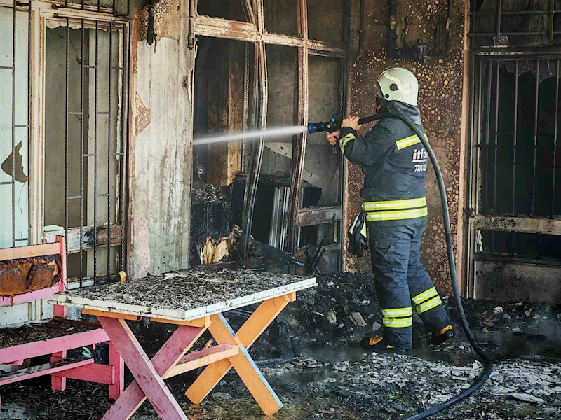 Tekirdağ’da depo yangını
