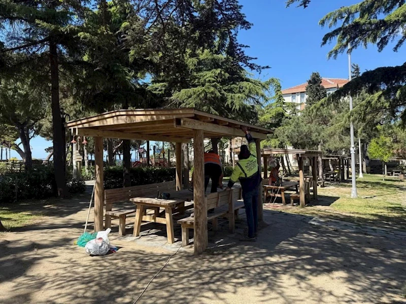Kalepark Sosyal Tesisleri’nde kent mobilyalarına bakım ve onarım gerçekleştirildi
