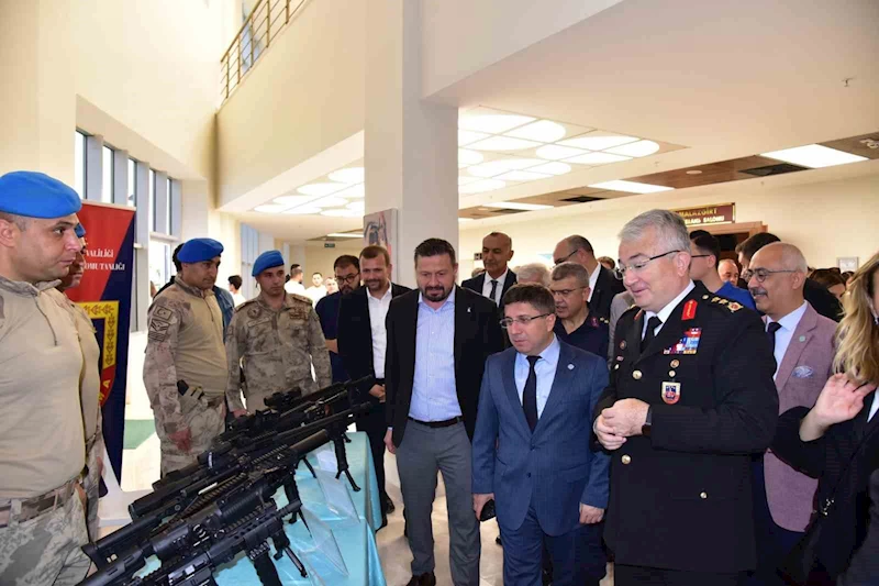 Balıkesir’de Ulusal Savunma ve Teknoloji zirvesi düzenlendi
