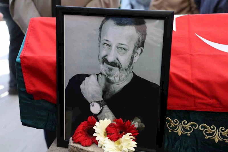 Usta sanatçı Naşit Özcan, son yolculuğuna uğurlandı
