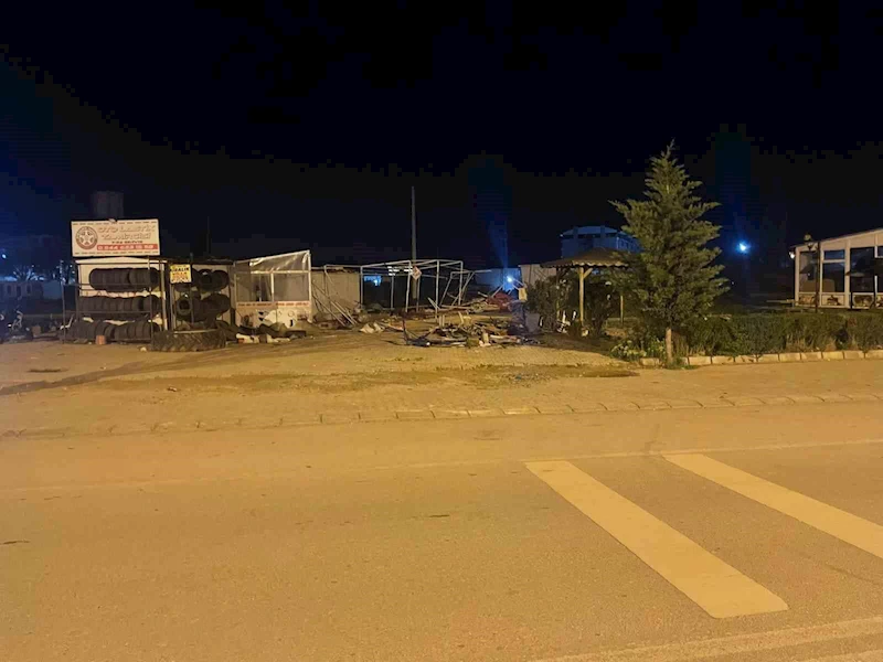 Yıkım yapılacak iş yerinde zabıta ekipleriyle çalışanlar arasında kavga: 5 yaralı
