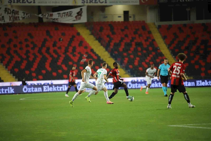 Trendyol Süper Lig: Gaziantep FK: 0 - Alanyaspor: 0 (İlk yarı)
