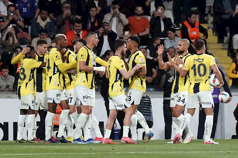 Trendyol Süper Lig: RAMS Başakşehir: 0 - Fenerbahçe: 1 (İlk yarı)
