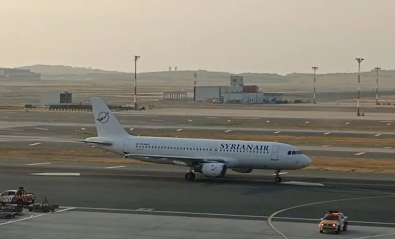 Yaşanan iç savaşın bitmesinin ardından uluslararası uçuşlara açılan Suriye’de, ülkenin bayrak taşıyıcısı Syrian Air (Suriye Hava Yolları) uçağı İstanbul Havalimanı’na geldi.
