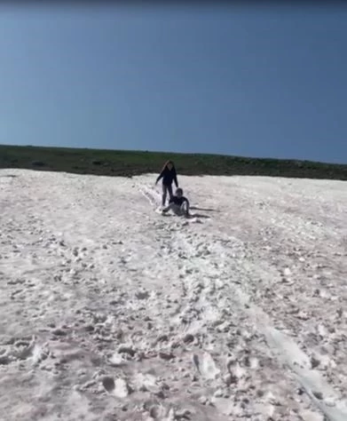 Haziran ayında yaylada kar keyfi
