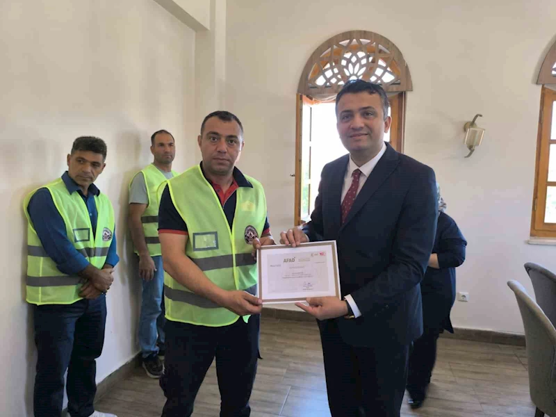 Arama kurtarma eğitimi alan personellere sertifikaları verildi

