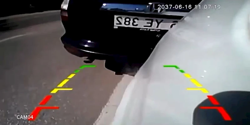 Mudanya Yolu’nda makas dehşeti...İki aracın karıştığı kaza kamerada
