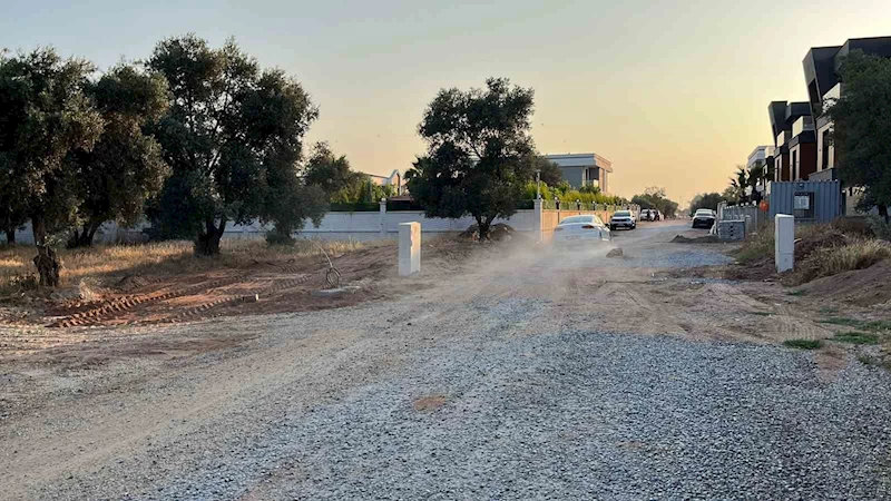 Efeler’de vatandaşlar isyan etti, Belediye Başkanı Yetişkin’e seslenen vatandaşlar ’yol’ istedi

