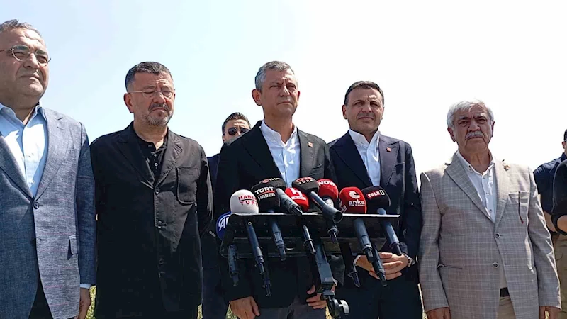 Görevden uzaklaştırılan İBB Başkanı Ekrem İmamoğlu’nun duruşması sonrası Özgür Özel açıklama yaptı
