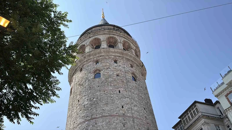 Galata Kulesi’nden düşen 22 yaşındaki genç hayatını kaybetti
