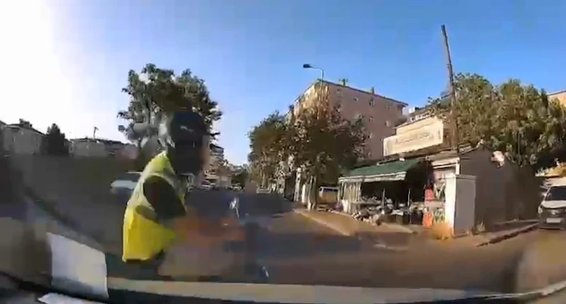 Kartal’da otomobille çarpışan motosikletli havaya savruldu
