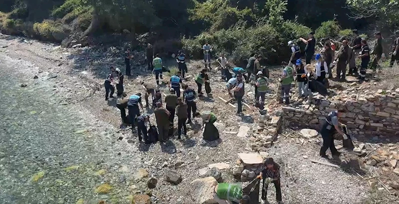 Milli Park’ta ziyarete kapalı koylar temizlendi
