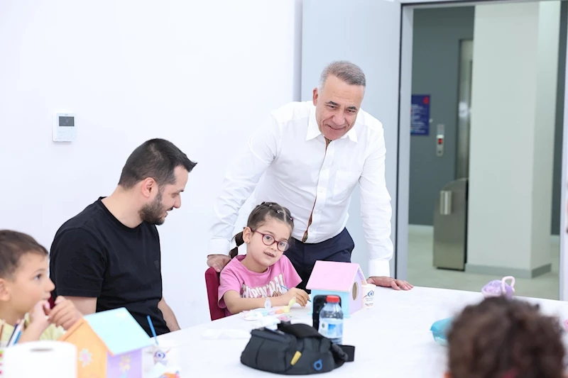 Çocuklar bu kez babalarıyla mutfağa girdi
