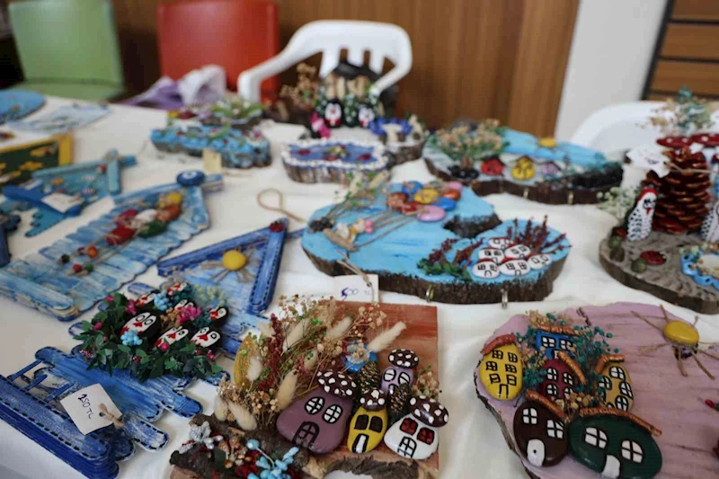 Adana’da el emeği göz nuru üretimle terapi
