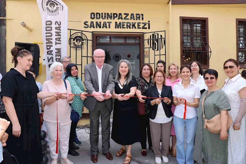 Odunpazarı Belediyesi Halk Merkezleri ‘Yıl Sonu Çini Sergisi’ açıldı
