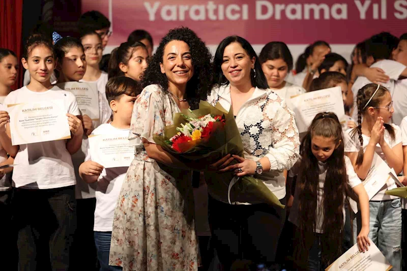 Merkezefendi Kent Tiyatrosu’nda yılsonu gösterisi ve sertifika töreni gerçekleşti
