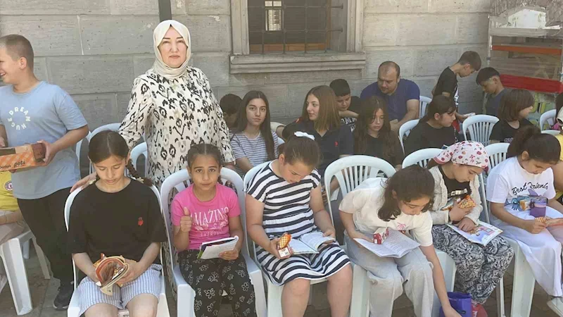 Alaplı ilçe halkının katılımıyla sessiz kitap okuma etkinliği düzenlendi
