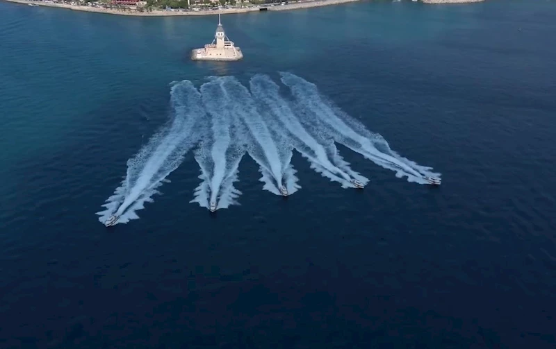 Sahil Güvenlik İstanbul Boğazı’nda gösteri yaptı
