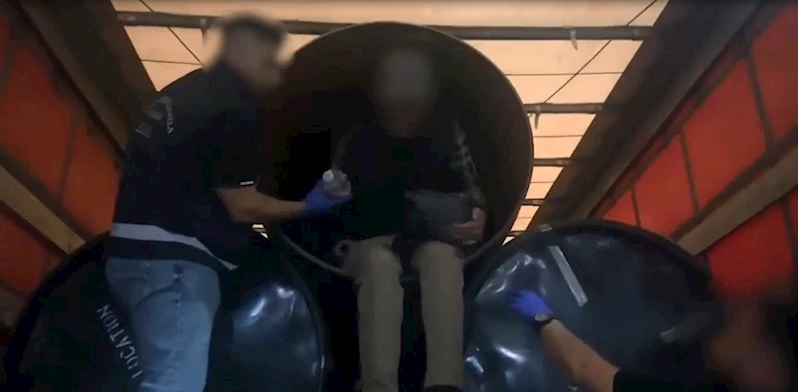 Kapıkule’de çelik borulardan 5 kaçak göçmen ve aranan şüpheli çıktı
