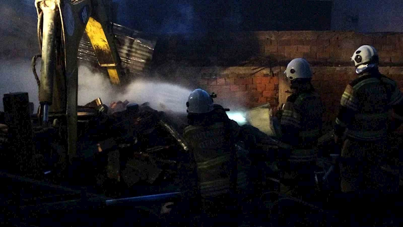 Kütahya’da tahta palet üretimi yapan atölyede yangın
