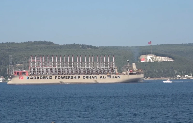 Dünyanın en büyük enerji gemisi Çanakkale Boğazı’ndan geçti
