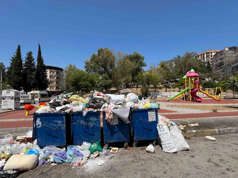 Buca’da maaş krizi sürüyor: İşçiler parasız, sokaklar çöp dolu
