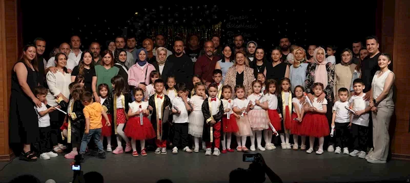 Öğrencilerden muhteşem yıl sonu gösterisi
