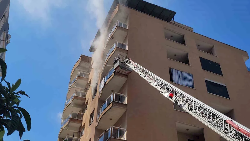 Yedi katlı binada yangın paniği, apartman tahliye edildi

