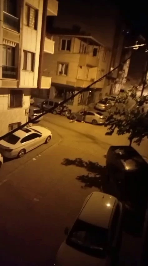 Esenyurt’ta bir adam, tartıştığı şahsın ayağını arabanın kapısına sıkıştırarak kırdı
