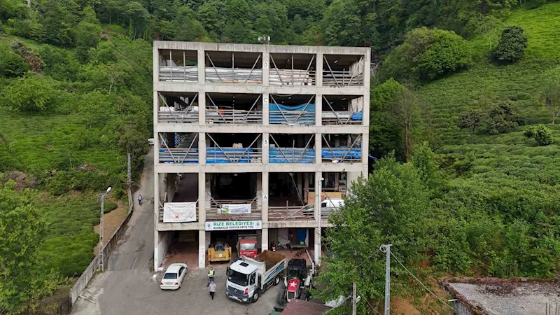 Rize’de 4 katlı kurban pazarında hareketlilik arttı
