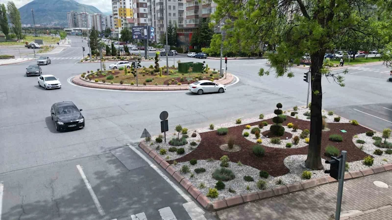 Melikgazi’de kavşak ve refüjler beğeni topladı
