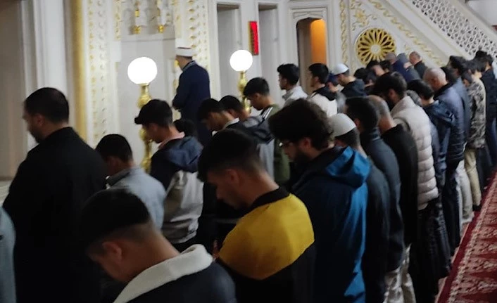 Yüksekova Anadolu İmam Hatip Lisesi öğrencilerinden anlamlı Filistin duyarlılığı: Sabah namazında buluştular
