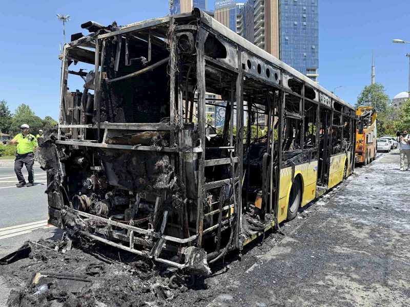 Sarıyer’de İETT otobüsü alevlere teslim oldu

