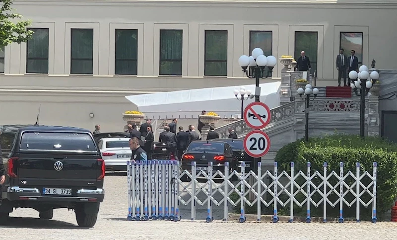 Kritik görüşme öncesi Türkiye-Rusya-Ukrayna heyetleri Çırağan Sarayı’na geldi
