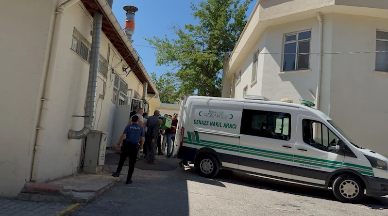 Kazada hayatını kaybeden paramedik anne ve 2 çocuğu, yakınlarına teslim edildi
