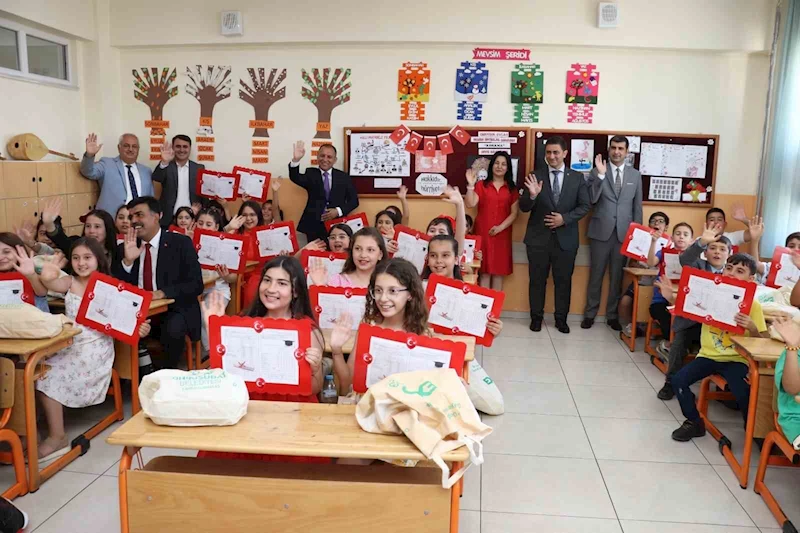 Kahramanmaraş’ta karne heyecanı: 276 bin öğrenci yaz tatiline çıktı
