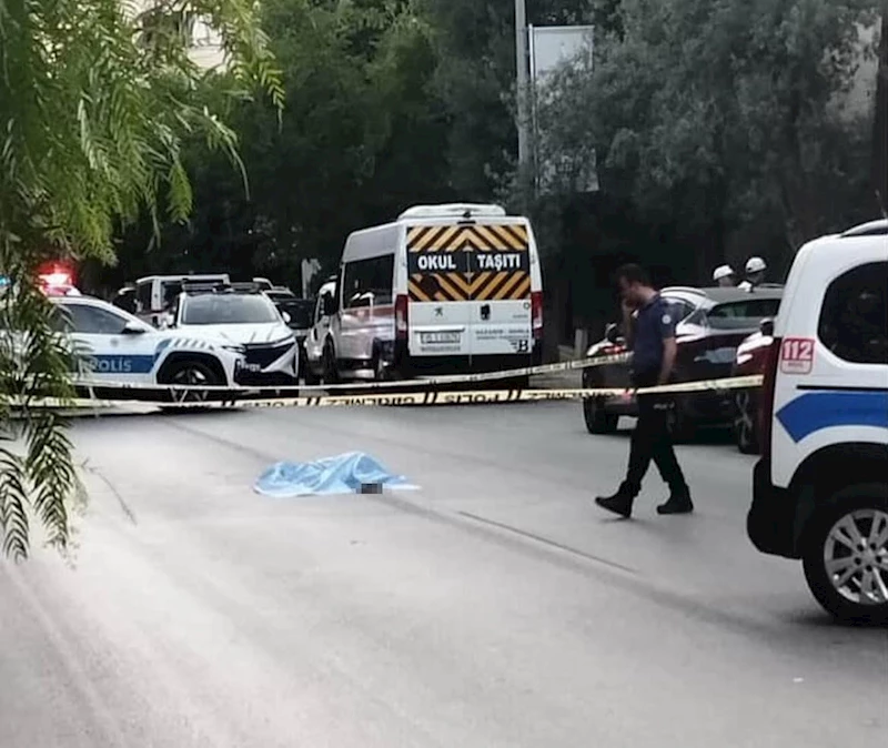 İzmir’de korkunç olay: Yola yatan kadının üzerinden 2 araba geçti
