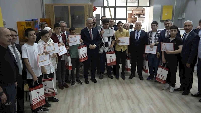 Bursa’da 656 bin 200 öğrenci karne heyecanı yaşadı
